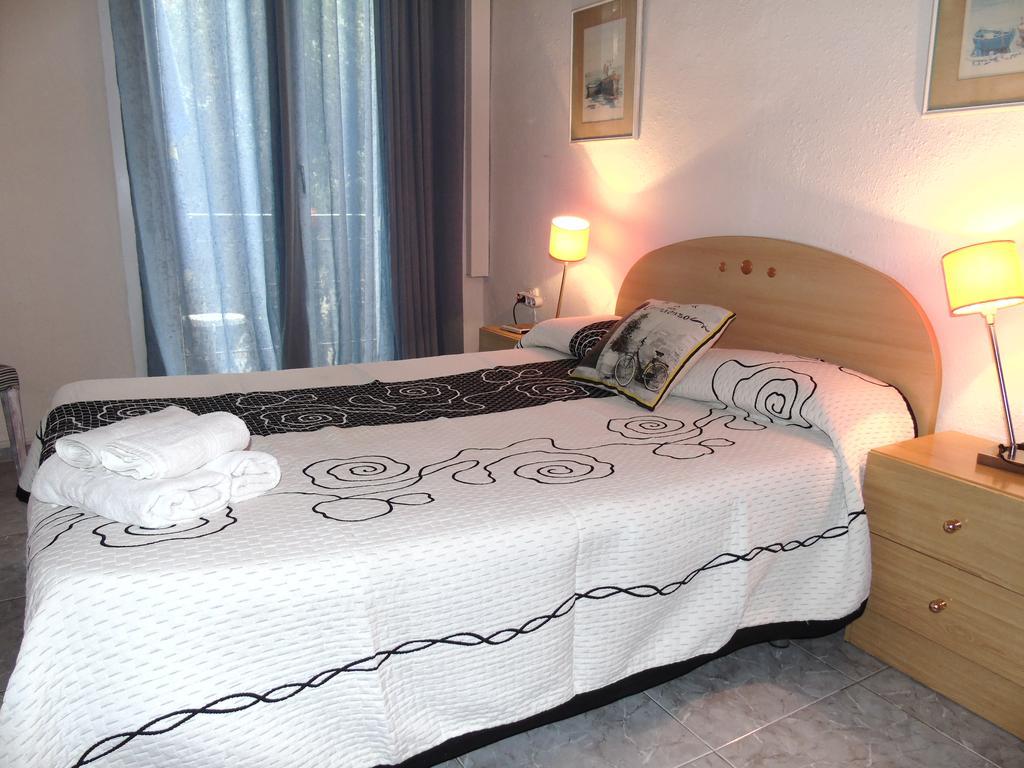 برشلونة Hostal Aribau الغرفة الصورة
