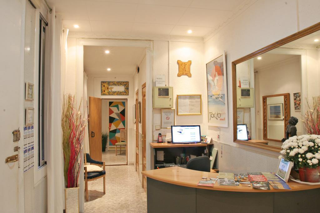 برشلونة Hostal Aribau الغرفة الصورة