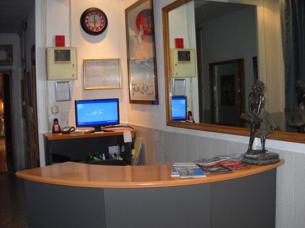 برشلونة Hostal Aribau الغرفة الصورة